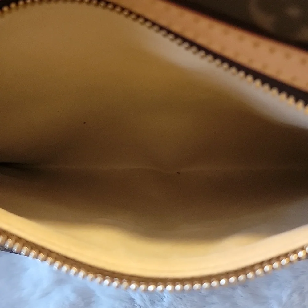 Louis Vuitton Hudson Crossbody Bag - Picture 11 of 16